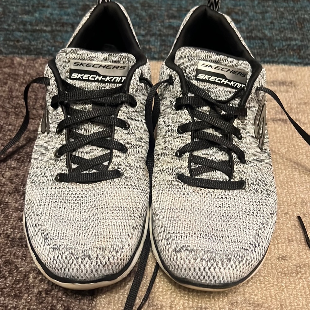 Skechers Air cooled memory foam white and black sneakers Size 8
